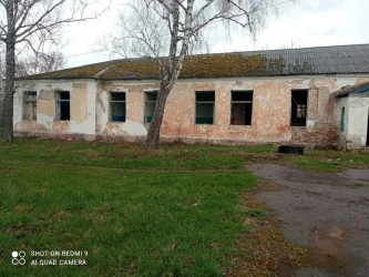 Здание 463,6 кв.м и земельный участок 6030 кв.м, расположенные по адресу: Курская область, м.р-н Пристенский, с.п. Бобрышевский сельсовет, с. Бобрышево, ул. Плант, двлд. 129